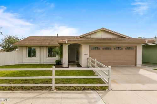 2100 Oneida Pl, Oxnard, CA 93030-8621