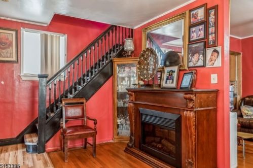 31 Central Pl, Town Center, NJ 07052-4301