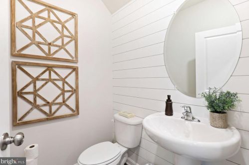 125 Maple Run Dr, York PA  17404-9140 exterior