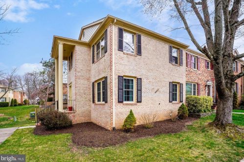 7401 Willshire Hunt Ct, Springfield, VA 22153-1358