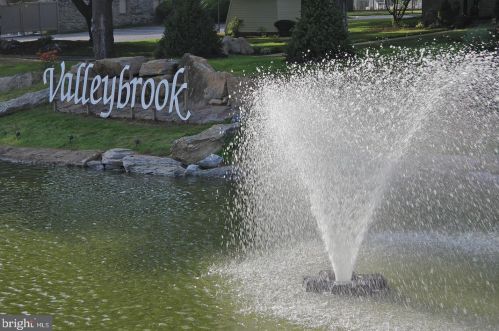 209 Valleybrook Dr, Lancaster PA  17601-4623 exterior