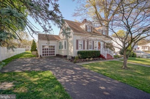 446 1st Ave, Gloucester, NJ 08031-1407