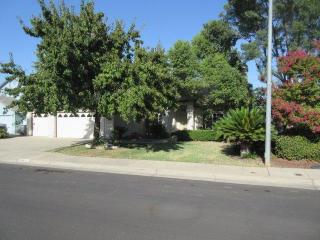 243 Cypress Ave, Clovis, CA 93611-6121