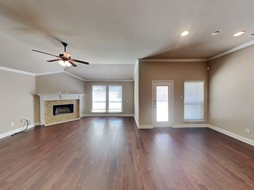 529 Sterling Dr, Fort Worth TX  76126-2461 exterior