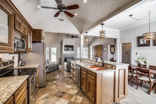 2433 Coachlight Ln, Conroe TX  exterior