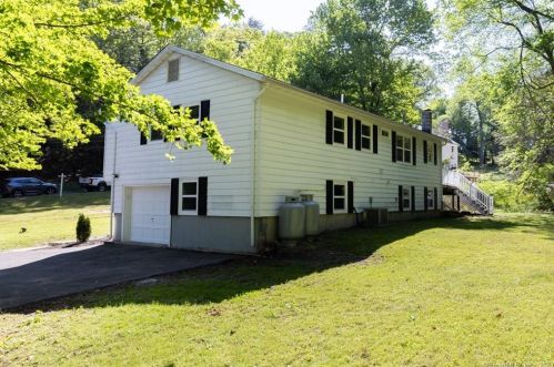 17 Valley Field Rd, Sandy Hook CT  06482-1096 exterior