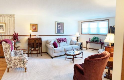 2402 Kenwood Dr, Willmar, MN 56201-5299