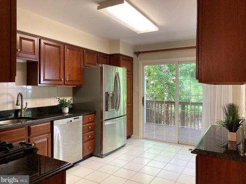8 Burr Dr, Princeton NJ  08540-1950 exterior