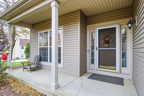 219 Edgewater Dr, Hanover Park, IL 60108-1943