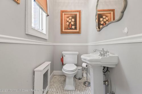 302 2nd Ave, Tinton Falls NJ  07712-6132 exterior