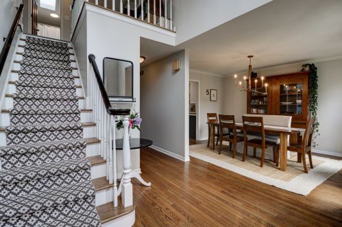 1016 Buckingham Dr, Naperville, IL 60563-3307