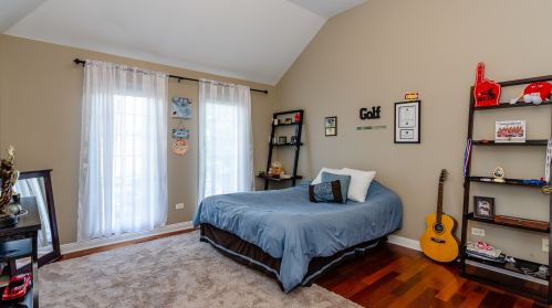 6919 Fieldstone Dr, Willowbrook IL  60527-5295 exterior