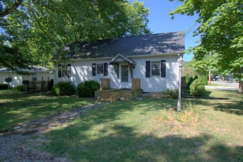 101 Cory St, Tolono, IL 61880-8325