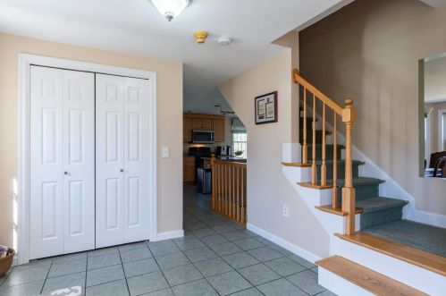 15 Pickering Way, Nashua, NH 03063-1532