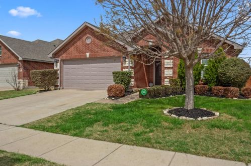 2149 Barracks Dr, Fort Worth TX  76177-7563 exterior