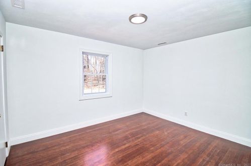 5 Walnut Ave, Huntington CT  06484-2913 exterior