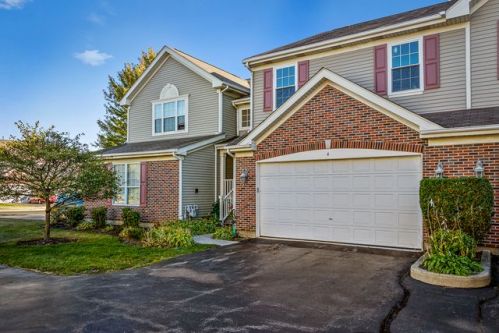 4 Stonegate Ln, Streamwood, IL 60107-1684
