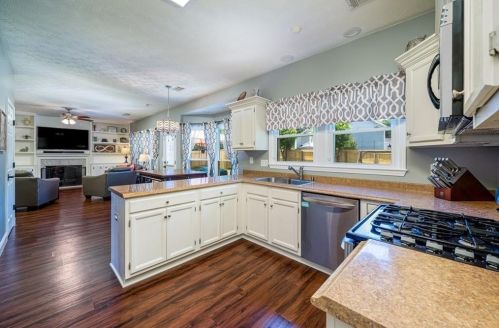 2890 Abbotts Pointe Dr, Duluth GA  30097-2166 exterior