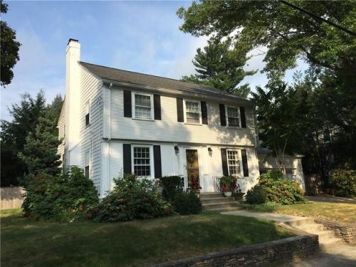 82 Grotto Ave, Providence, RI 02906-5610
