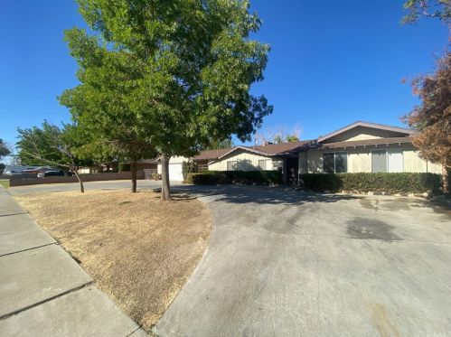 44503 Foxton Ave, Lancaster, CA 93535-3042