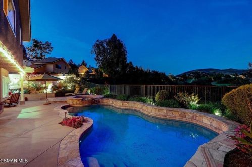 6584 Oak Springs Dr, Calabasas, CA 91377-3828