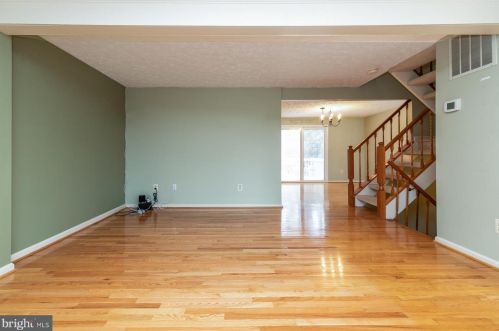 1104 Floyd Pl, Herndon VA  20170-3537 exterior