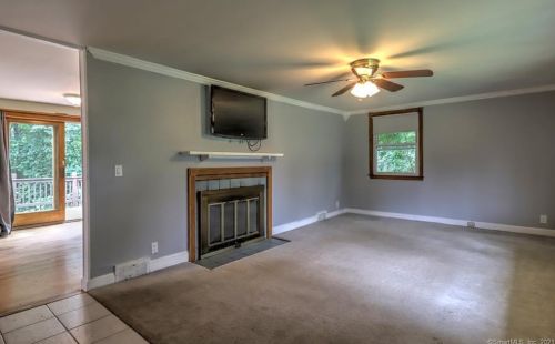 15 Hillcrest Rd, Upper Stepney, CT 06468-2803