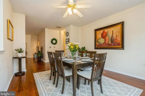 39 Mockingbird Dr, Trenton NJ  08690-3565 exterior