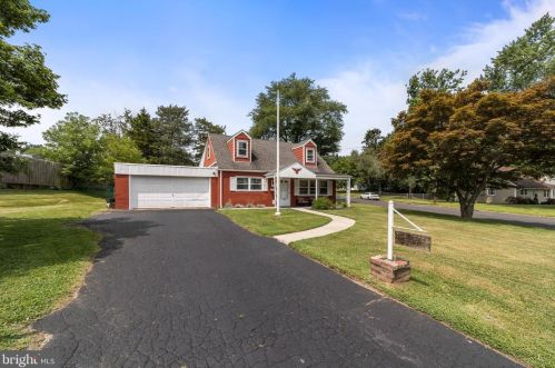 937 Terrace Blvd, Trenton, NJ 08618-1901