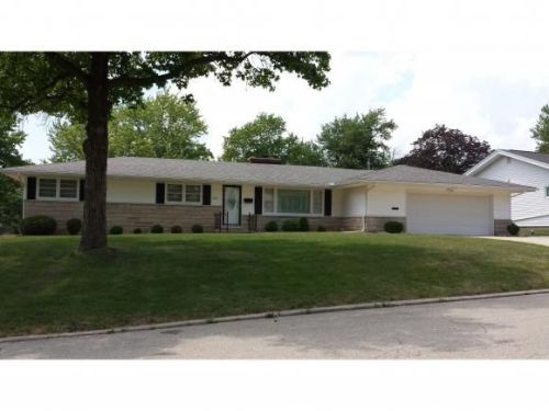 231 Redwood Ln, Decatur, IL 62522-2573
