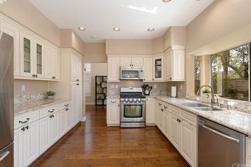 578 Eveningsong Ln, Anaheim CA  92808-1615 exterior