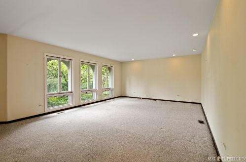 6765 County Line Ln, Willowbrook IL  60527-5726 exterior