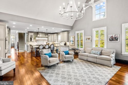 114 Kings Hwy, Tavistock NJ 08033-1981 exterior