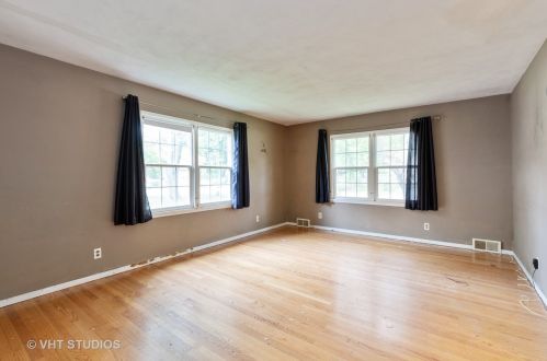 633 Parkway Ave, Antioch, IL 60002-1355