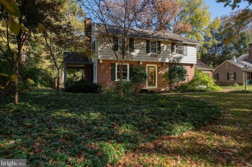 1421 Quarry Ln, Lancaster, PA 17603-2425