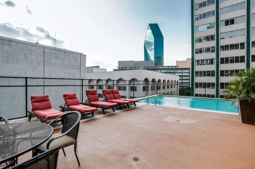 1505 Elm St, Dallas TX  75201-3530 exterior