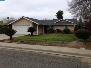 1821 Burke St, Visalia, CA 93292-2216