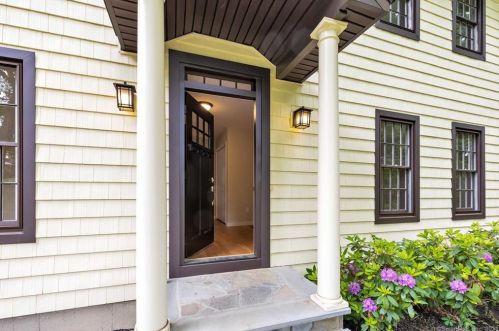 8 Captains Watch, Huntington CT  06484-5914 exterior