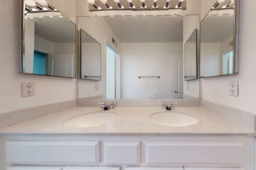 1204 Avenida Floribunda, San Jacinto CA  92583-5208 exterior