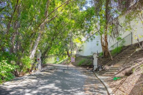 4560 Martson Dr, Van Nuys, CA 91316-4368