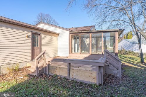 7301 Snowden Ct, Springfield VA  22150-4435 exterior