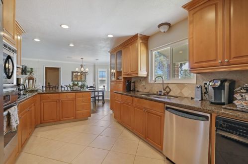 11695 Davis Rd, Lodi, CA 95242-9543
