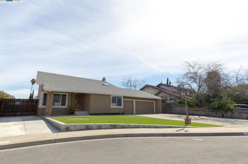 3733 Crofters Ct, Pleasanton, CA 94588-3414