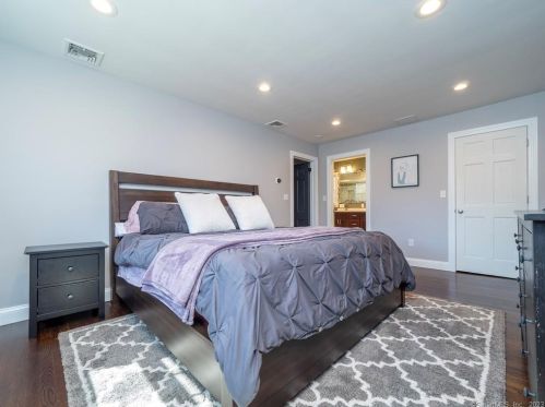 26 Snowberry Ln, Wilton CT  06897-1130 exterior