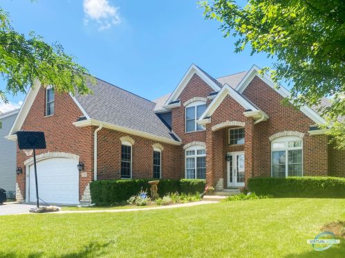 2247 Luther Lowell Ln, Sycamore, IL 60178-8905