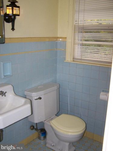 820 Riv Rd, Trenton NJ 08628-2611 exterior