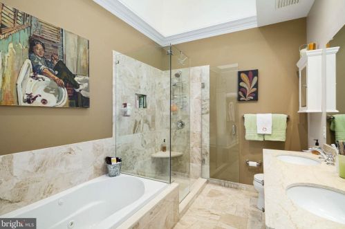 809 20 St, Philadelphia PA 19130-2025 exterior