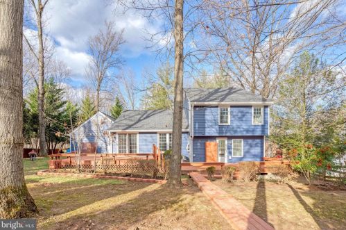 9919 Coffer Woods Rd, Springfield VA  22015-2903 exterior