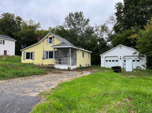 19 Eustis St, Lewiston, ME 04240-3923