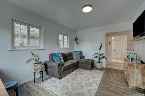 29 Knox Ct, Denver CO  80219-1404 exterior